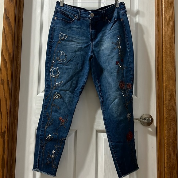 Bandolino embroidered crop jean in size 8 - Picture 1 of 10